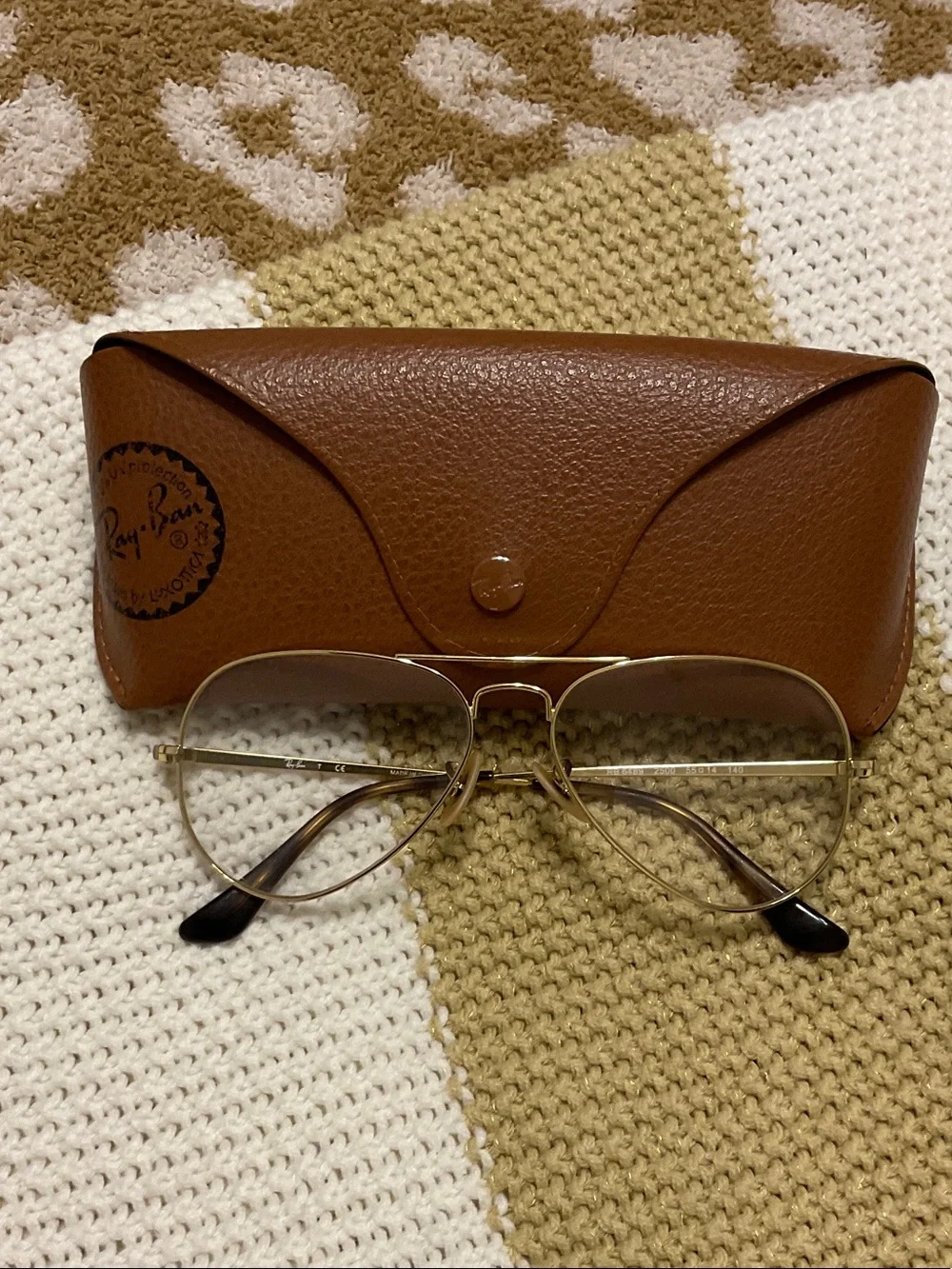 Ray-Ban unisex Gold Metal Aviator Glasses with Brown Case
